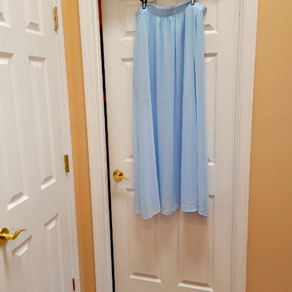 Beautiful Eva Mendes blue Maxi skirt